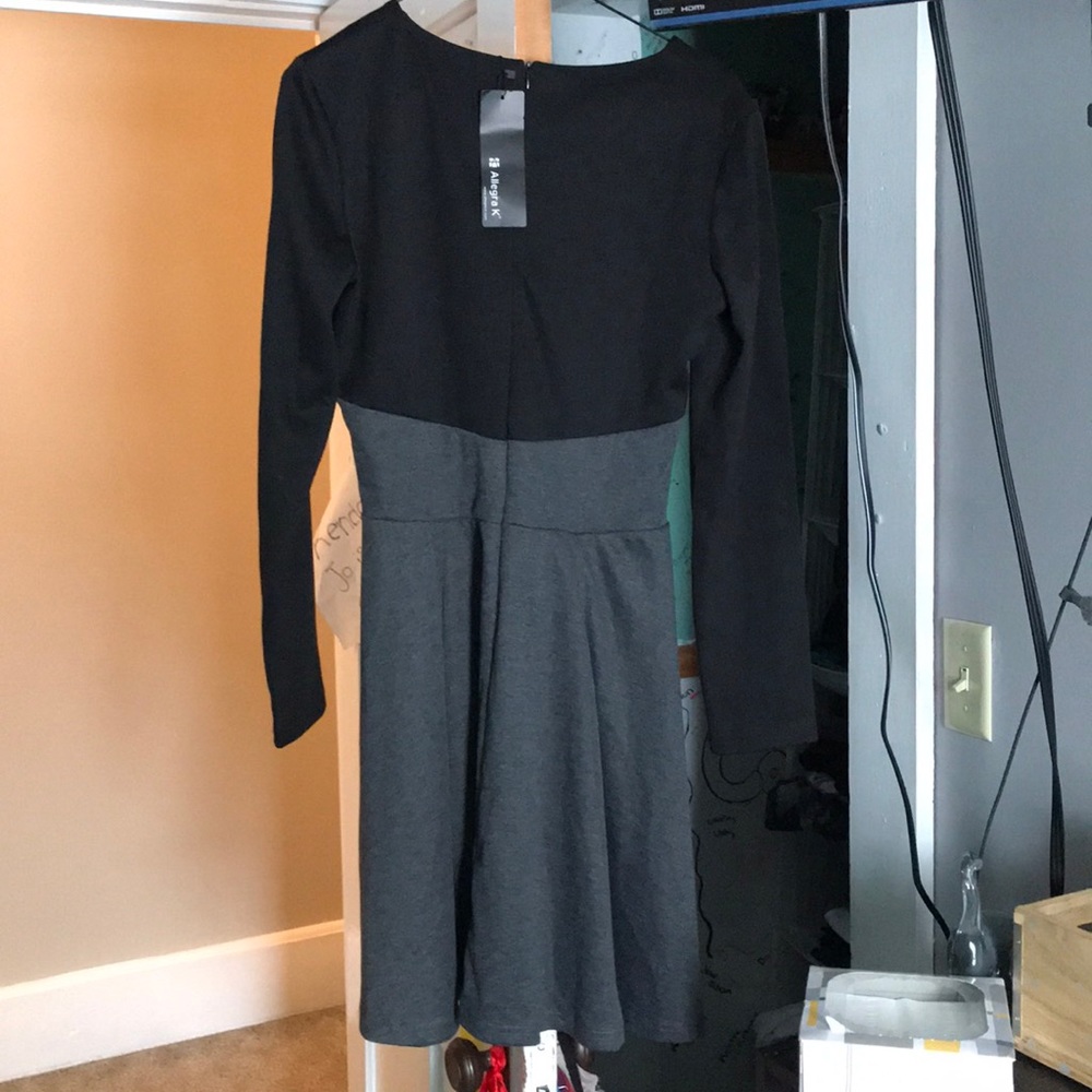 Dress - Picture 3 of 3